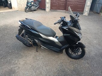 Honda Forza 125i rv. 2018 CZ doklady v ceně černá 2 - 5