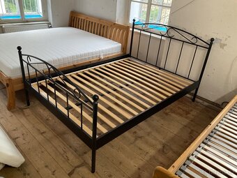 Železná postel 140 × 200 cm komplet včetně matrace - 5