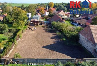 Nabízím k prodeji 2 rodinné domy s velkým pozemkem v obci By - 5