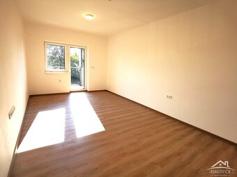 Novostavba domu s osmi byty a parkováním - 5