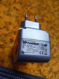 Nabíječka baterií GP Power Bank, málo používaná - 5