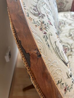 Sada z pozůstalosti: sofa, masivní oválný stůl a 4 židle - 5