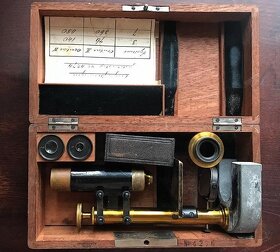 Starožitný malý mosazný mikroskop, Neuhöfer & Sohn Wien - 5