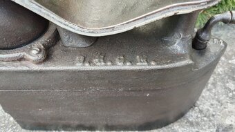 Obrovská komínová velmi stará sbírková žehlička D.R.G.M. - 5