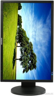 Herní počítač s Windows 11 včetně 24" LCD a repro - 5