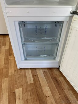 Lednice s mrazákem Liebherr (162) - 5