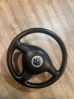 Tříramenný kožený volant VW - 5