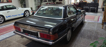 Mercedes-Benz SL R107 560 - 5