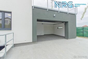 Pronájem vila s 2 bytovými jednotkami 3+kk, garáží a pozemke - 5