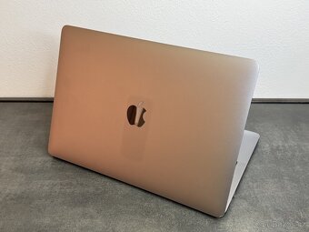 Macbook Pro 13" 2019 / I5 / 16GB / 256GB / Space gray
- 5