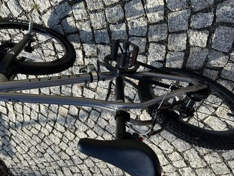 Rascal 16, šedá metalíza - 5