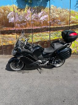 Kawasaki GTR 1400 - 5