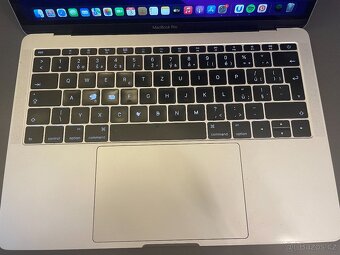 MacBook Pro 13.3" (2017) – 2,3 GHz i5, 8GB RAM, 250GB SSD - 5
