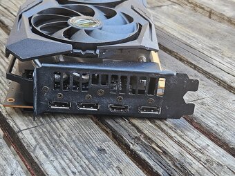 ASUS ROG STRIX RX 5700 XT 8 GB - 5