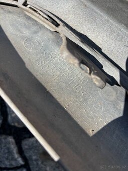 Toyota Corolla Verso - přední nárazník - 5