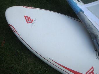 Windsurfing Kompletní . Fanatic Shark s plachtou NS - 5