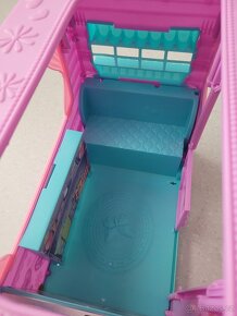 Karavan pro panenky velikosti Barbie a menší - 5
