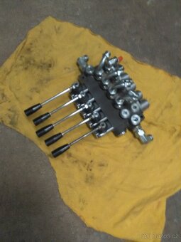 Hydraulický rozvaděč. - 5