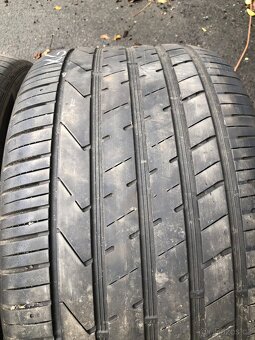 Prodám dvourozměr pneu 315/35/20 a 275/40/20 - 5