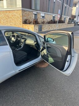 Opel Astra GTC 1.4 Turbo 103 kW - 5