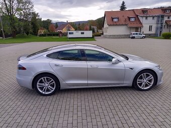 Tesla model s 90D B19B5N - 5