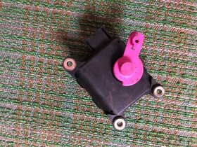 Servomotor centrální směšovací klapky klimatizace vw golf 4 - 5