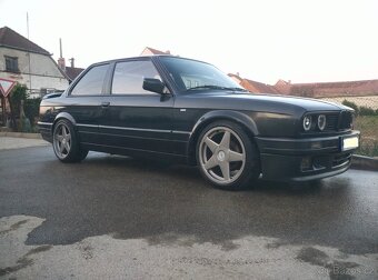 BMW e30 318is M-technic II - 5