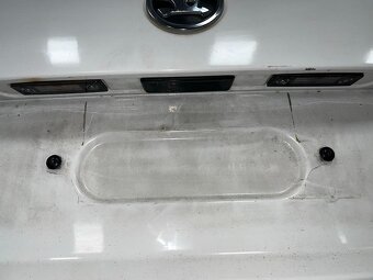 Páté dveře bílá barva LF9E Škoda Octavia 2 FL sedan 2011 - 5