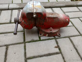 Svěrák. YORK 125 - 5
