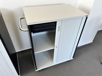 Vybavení kancelaře, nabytek, monitory, kavovary atd - 5