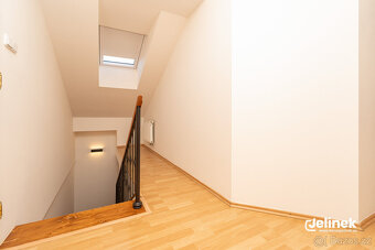 Pronájem prostorného bytu 5+kk po kompletní rekonstrukci se  - 5