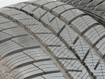 Zánovní zimní orig alu Škoda Superb 215/55/17 vzorek 8mm - 5