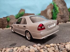 prodám model 1:18 mercedes benz C36 AMG - 5