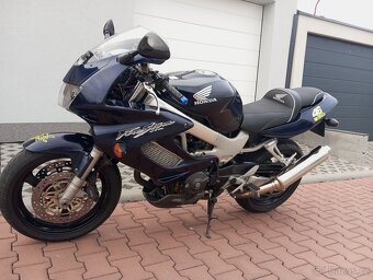 Honda VTR 1000 firestorm - 5