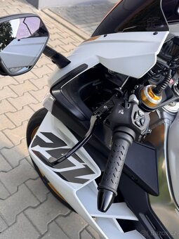 Aprilia RSV4 1100 Factory Ultra Gold - 5