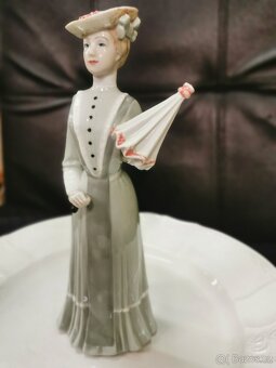 Dáma s deštníkem, Royal Dux. - 5