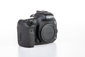 Canon EOS 7D Mark II - 5