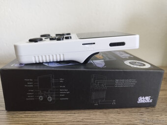 Handheld konzole R36S (verze ArkOS 2.0) +15000 her -bílá - 5