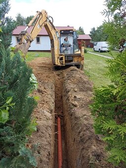 Zemní a výkopové práce traktorbagrem Caterpillar 428 - 5