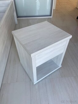 Postel 90x200 cm s polohovacím roštem, stolkem a šuplíkem - 5