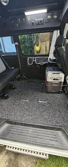 VW Transporter obytný 2,5 TDI 96 kw - 5