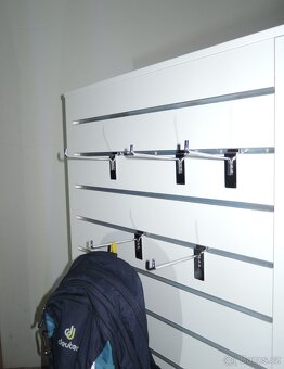 Kolejnicový věšák, Gondola, variabilní s háčky a pod. - 5