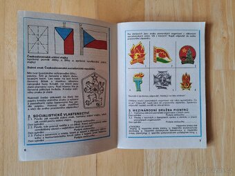 Konvolut - retro hračky, ořezávátka, turistické známky atd. - 5