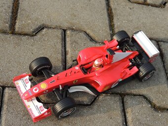 Ferrari F1 F2002 Schumacher 1:18 HotWheels - 5