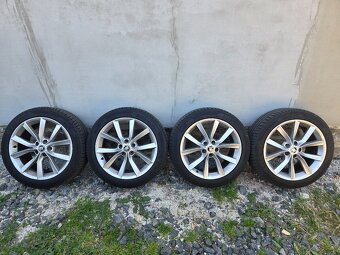5x112 8JR18ET44 Škoda Modus 235/45/R18 - 5