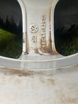 ALU kola originál VW s pneu 195/55 R 15 zimní - 5