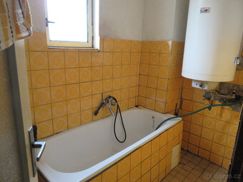 Rodinný dům se zahradou a garáží - 5