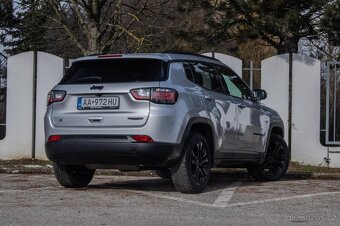 Jeep Compass 1.5 e-Hybrid Night Eagle II / NELAKOVANÉ - 5