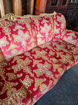 Bohatě vyřezávaná sofa - 5