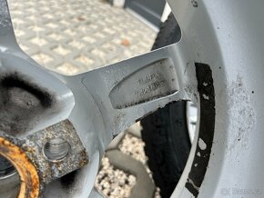 205/60 R 16 komplet s disky zimní VW Touran, Passat, Caddy - 5